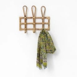 Produits populaires -Meubles d'appoint Soldes patere vintage 3 crochets en rotin bois clair 1